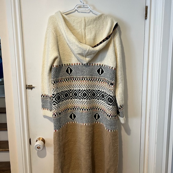 Long hooded cozy sweater - Picture 4 of 4